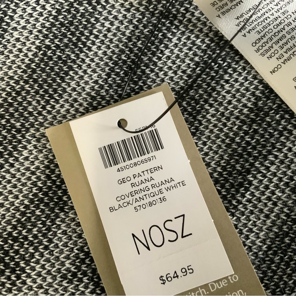 Chico’s GEO Pattern Runna Covering Runna Black/Antique White. Size OS. (NWT). - Picture 3 of 7